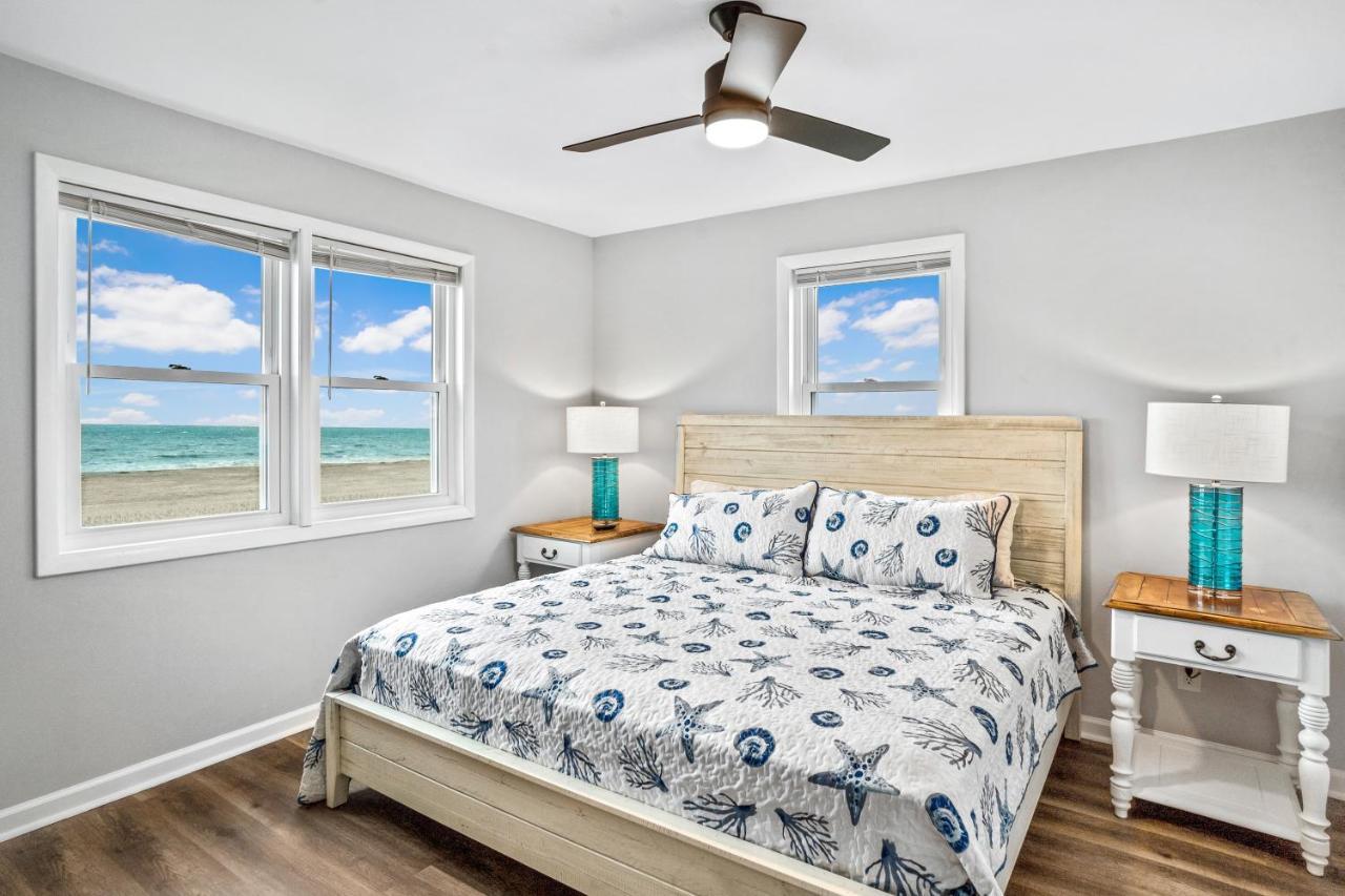 Ocean Daze - Sleeps 22, Direct Oceanfront, Renovated May 2022 Villa Holden Beach Exterior photo